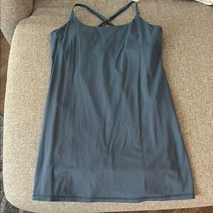 Women’s athletic dress, size L
